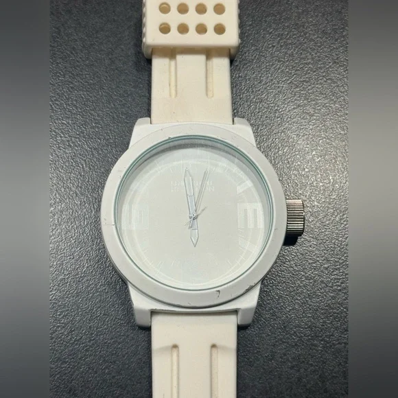 Kenneth Cole Reaction Watch RK1225 White - Picture 3 of 4